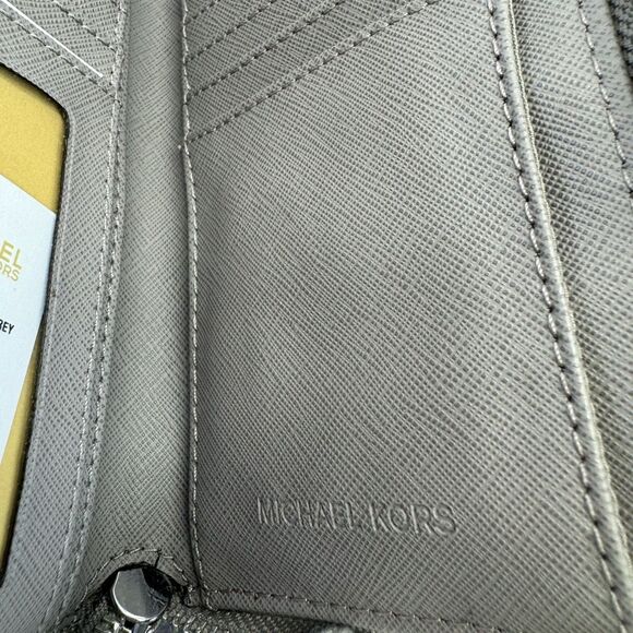 Michael Kors Gray Jet Set Saffiano Wristlet Wallet Phone Case - Picture 6 of 7